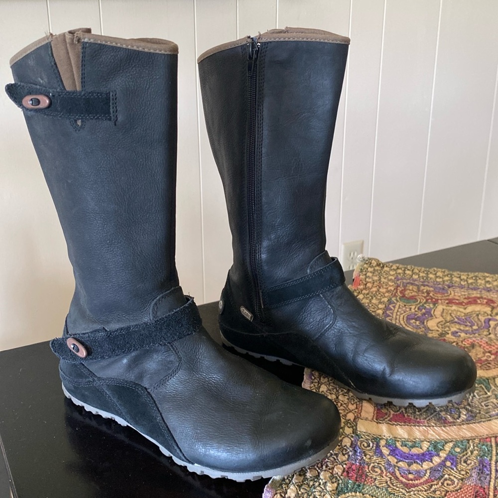 Merrell Black Tall Leather Boots, Side Zip, Excellent! Size 7